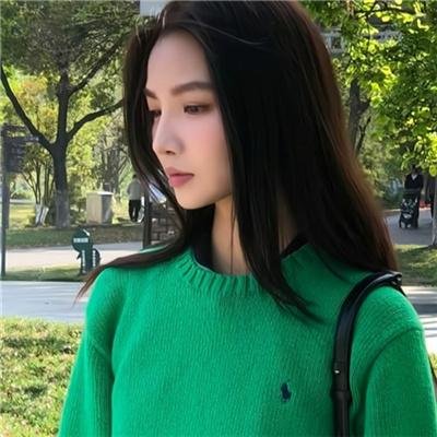 盛开的樱花林下